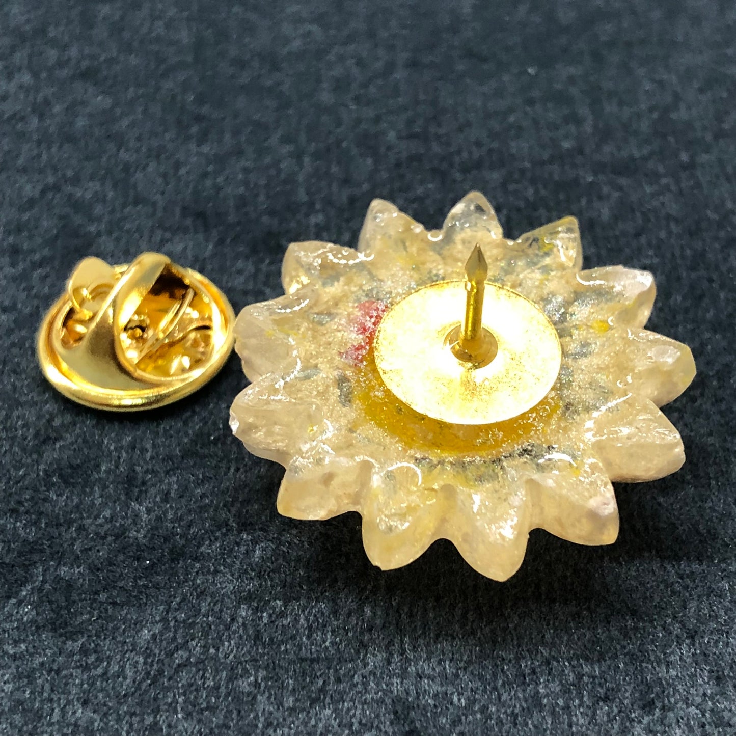 Daisy Flower lapel pin with miniature polymer clay ladybird handmade t
Introducing our enchanting Handmade Daisy flower with miniature polymer clay ladybird lapel pin - the perfect accessory to add a touch of whimsy to any outfit! 🌼?apel pinPadpod & BerrieMy Fairytale Giftsminiature polymer clay ladybird handmade