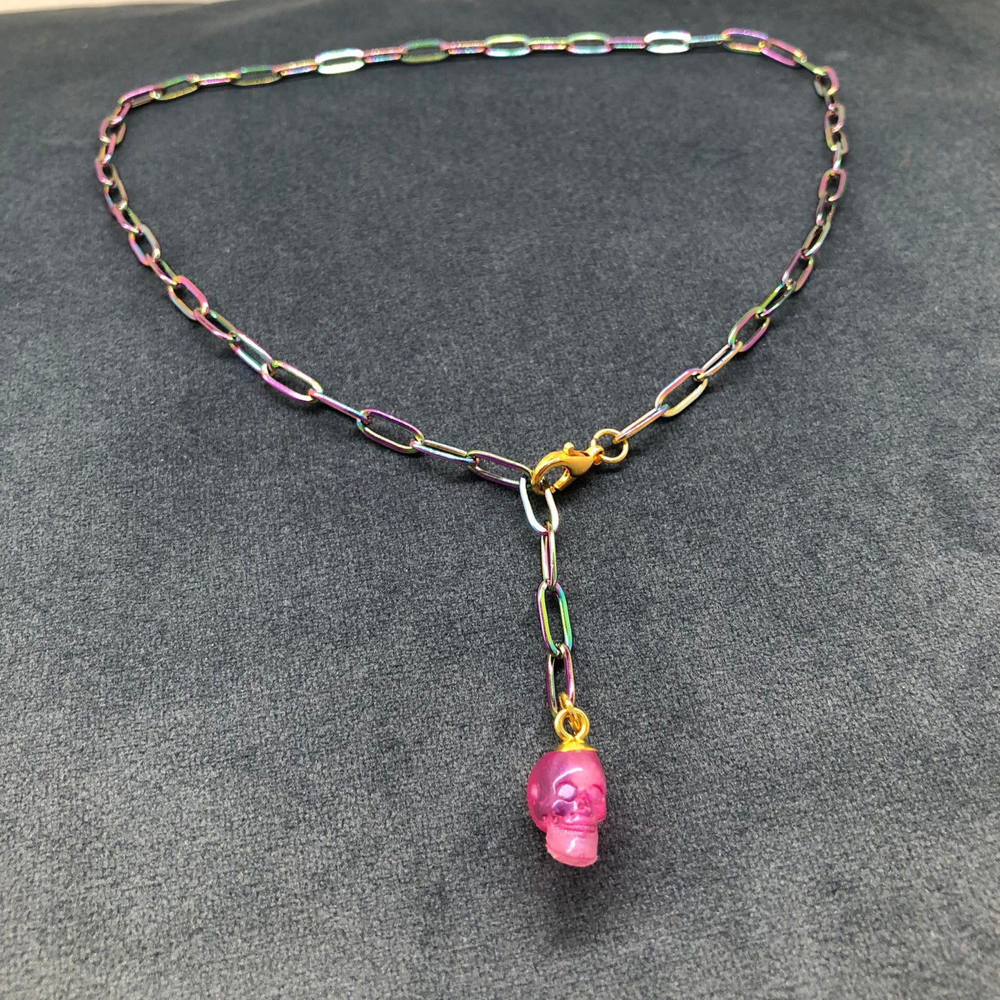 Rainbow Candy Skull necklace made to orderRainbow Candy Skull necklace purple or pink skull, rainbow paper chain with coloured resin skull from handmade silicone mould.
Made to Order creation will take apPadpodandberrieMy Fairytale GiftsRainbow Candy Skull necklace made