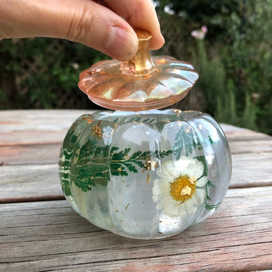 Pumpkin jar epoxy crystal clear epoxy resin and real pressed garden fl🌼🎃 Introducing our Real Pressed Flower Resin Pumpkin Jar! This exquisite piece combines the beauty of real pressed flowers with the charm of a pumpkin-shaped jar, epoxy resin jarP & BMy Fairytale GiftsPumpkin jar epoxy crystal clear epoxy resin