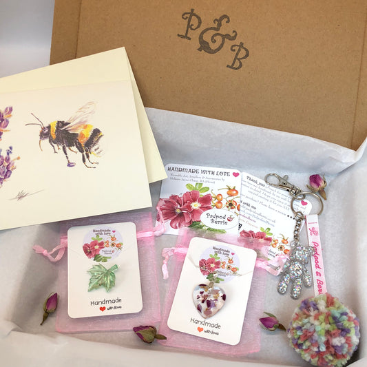 Padpod & Berrie Dainty Florals Necklace & Pin & Bear Handbag Charm PosPadpod &amp; Berrie Dainty Florals Necklace &amp; Pin &amp; Bear Handbag Charm, Post box Gift Box Set contains a selection of my best selling handmade jewellery and Gift Box SetsPadpod & BerrieMy Fairytale GiftsPadpod & Berrie Dainty Florals Necklace & Pin & Bear Handbag Charm Post box Gift Box Sets