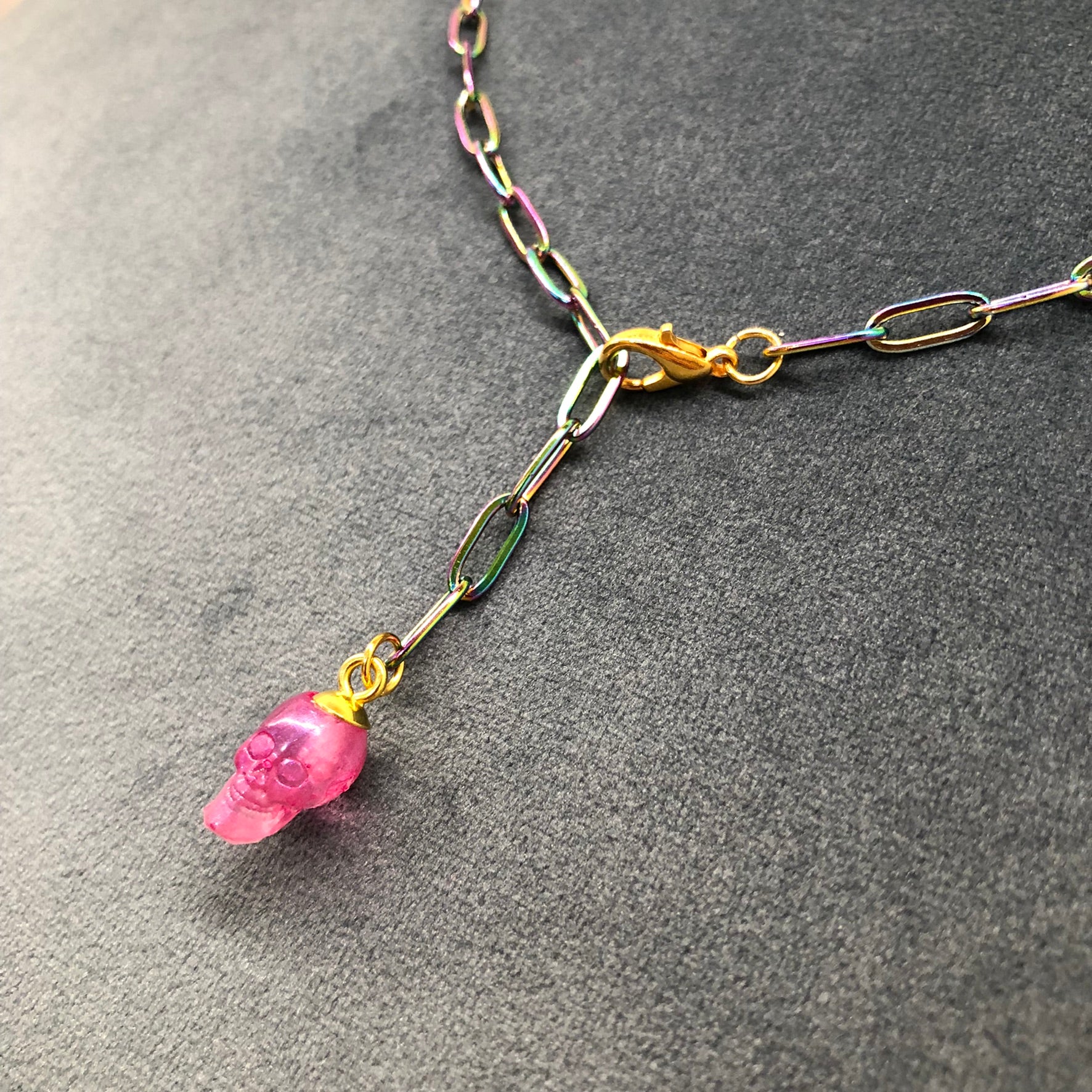 Rainbow Candy Skull necklace made to orderRainbow Candy Skull necklace purple or pink skull, rainbow paper chain with coloured resin skull from handmade silicone mould. 
 
Made to Order creation will take apPadpodandberrieMy Fairytale GiftsRainbow Candy Skull necklace made